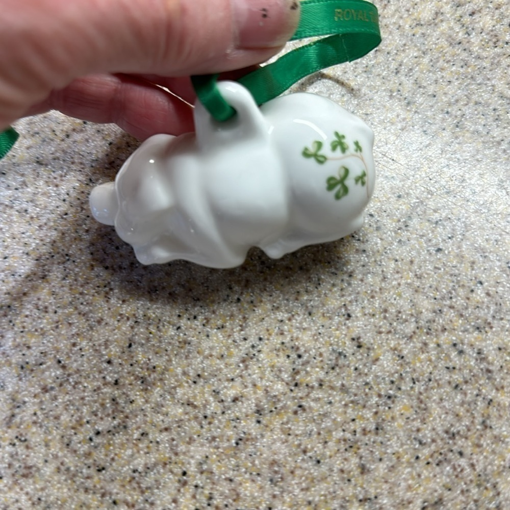 Royal Tara shamrock ornaments made in Ireland clover and pig bone china - Picture 3 of 7